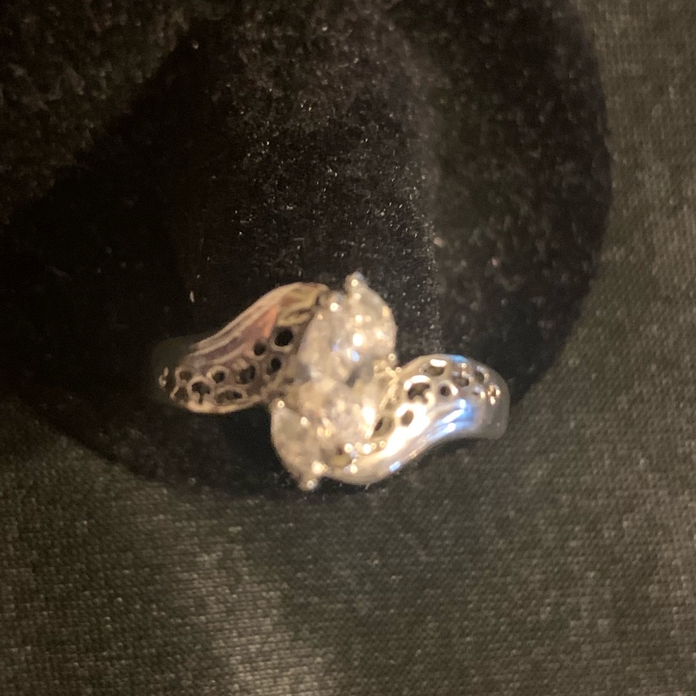 Women’s White Gold Plated Ring with Zirconia